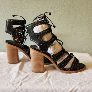Dolce Vita lave up strappy heels. Size 7, black and silver